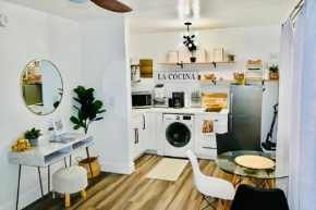 La Cocina Oasis Minutes from FTL Beach Pool & Parking Onsite